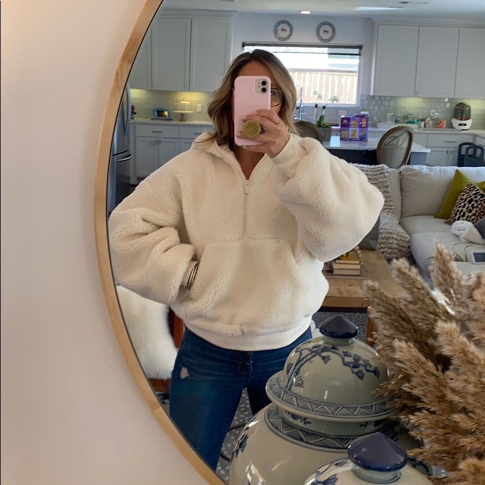 Brand new with tag Sherpa Alo pullover
